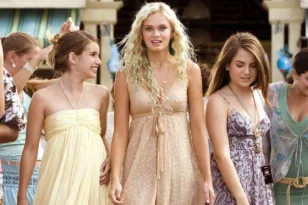 «Aquamarine»: 20 χρόνια μετά, η κόρη της γοργόνας ψάχνει τη μητέρα που δεν γνώρισε ποτέ
