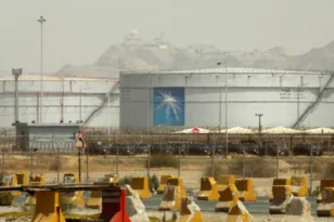 Επίθεση των Χούθι στις εγκαταστάσεις της Aramco: Φωτιά στο διυλιστήριο της Τζιζάν στη Σαουδική Αραβία