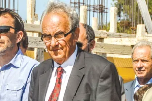 Ζάκυνθος: Πυροβολισμοί στα κεραμίδια του σπιτιού του πρώην δημάρχου Νικήτα Αρετάκη