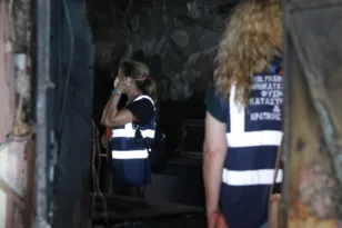 Σαλαμίνα: 22 κτίρια με ζημιές στο Αιάντειο – 5 χαρακτηρίστηκαν «κόκκινα»