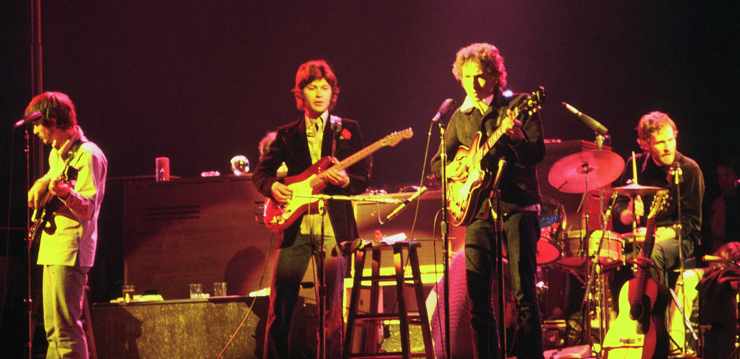 Το τραγούδι που ο Bob Dylan έπαιξε για πρώτη φορά στην Πάτρα Ο Bob Dylan στη σκηνή με τους The Band το 1974