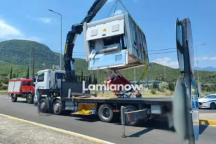 Έπεσε γεννήτρια από φορτηγό στη διασταύρωση Μπράλου