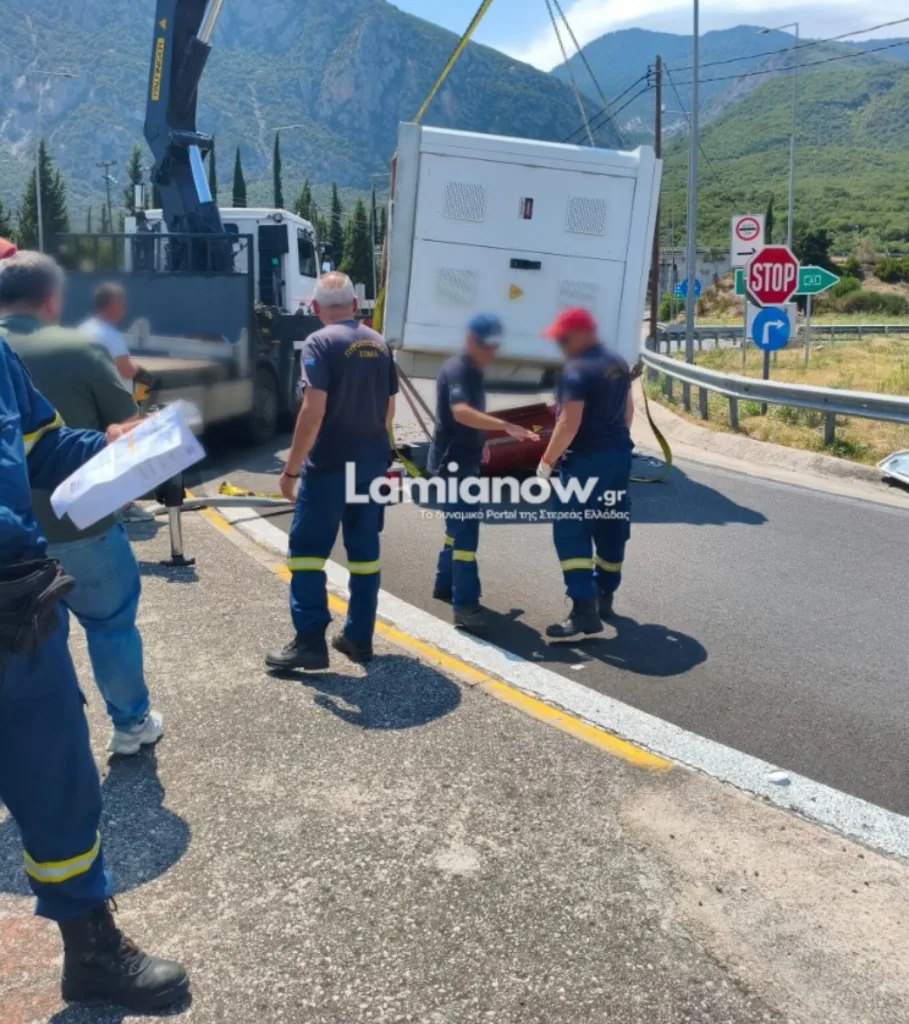 Έπεσε γεννήτρια από φορτηγό στη διασταύρωση Μπράλου Έπεσε γεννήτρια από φορτηγό στη διασταύρωση Μπράλου