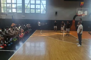 Χρήστος Μήλας στους παίκτες στην ανεπίσημη πρώτη του Προμηθέα: «Να δίνετε πάντα το 100%»