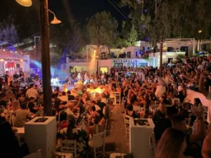 Η ΝΕΠ το... έκαψε στο «Metropolis», τιμή και στο παιχνίδι-γιορτή στο Μεσολόγγι