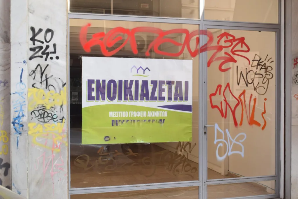 ΚΟΙΝΟ_ΤΟΠΙΑ: «Ώρα ευθύνης για τον Δήμο Πατρέων – Η πόλη έρμαιο των βανδαλισμών»
