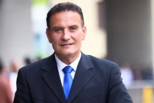 Δημήτρης Καρύδης: «Ομορφαίνει ο ουρανός και σκοτεινιάζει το σπίτι μας» – Το αντίο της συζύγου του