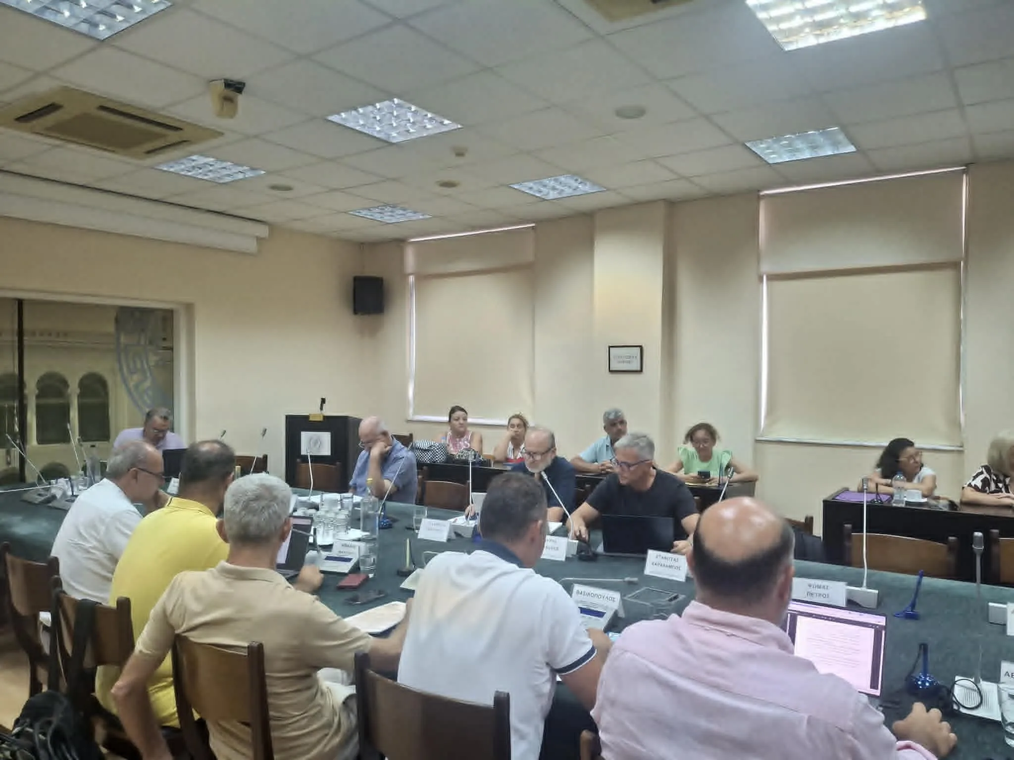 &Pi;ά&tau;&rho;&alpha; &Epsilon;&nu;&omega;&mu;έ&nu;&eta;: &laquo;&Alpha;&nu;&eta;&sigma;&upsilon;&chi;ί&alpha; &gamma;&iota;&alpha; &tau;&iota;&sigmaf; &sigma;&upsilon;&mu;&pi;&tau;ύ&xi;&epsilon;&iota;&sigmaf; &sigma;&chi;&omicron;&lambda;&iota;&kappa;ώ&nu; &tau;&mu;&eta;&mu;ά&tau;&omega;&nu;&raquo;
