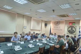 Πάτρα: «Καμία συγχώνευση τμήματος» – Το Δημοτικό Συμβούλιο στο πλευρό γονέων και εκπαιδευτικών