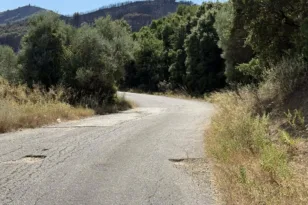 Δυτική Αχαΐα: Καμπανάκι από Αλεξόπουλο για το δρόμο στο Φλόκα – «Τα σκουπίδια θα μείνουν στους δρόμους»