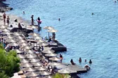 Έλεγχοι της ΑΑΔΕ σε τουριστικές επιχειρήσεις ενόψει του Δεκαπενταύγουστου