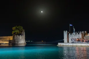 Ναύπακτος: Το Ενετικό Λιμάνι επέστρεψε στην πόλη – Πανσέληνος και Συμφωνική της ΕΡΤ στη μεγάλη βραδιά ΦΩΤΟ