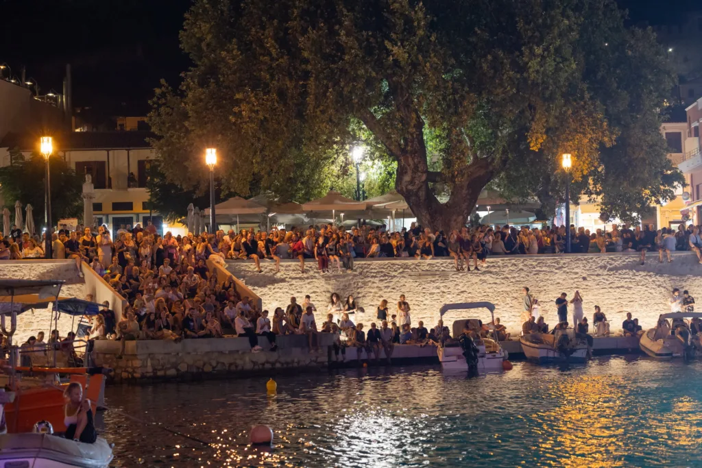 Ναύπακτος: Το Ενετικό Λιμάνι επέστρεψε στην πόλη – Πανσέληνος και Συμφωνική της ΕΡΤ στη μεγάλη βραδιά ΦΩΤΟ