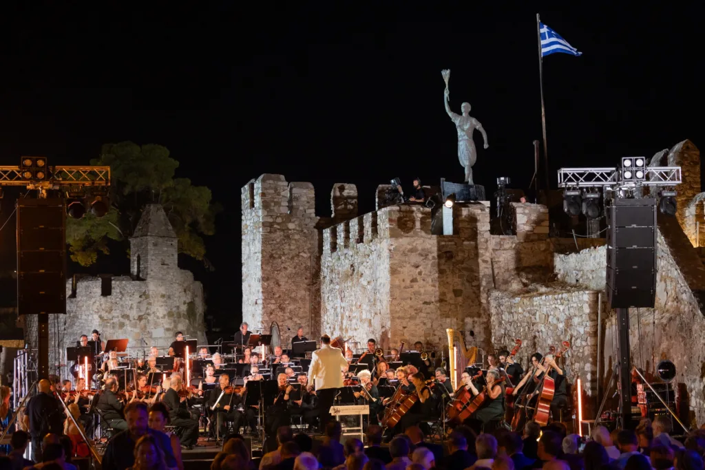 Ναύπακτος: Το Ενετικό Λιμάνι επέστρεψε στην πόλη – Πανσέληνος και Συμφωνική της ΕΡΤ στη μεγάλη βραδιά ΦΩΤΟ