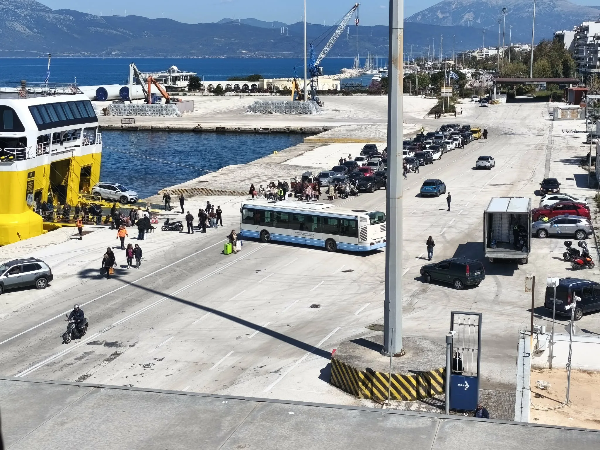 &Alpha;&upsilon;&xi;&eta;&mu;έ&nu;&eta; &eta; &kappa;ί&nu;&eta;&sigma;&eta; &sigma;&tau;&omicron; &lambda;&iota;&mu;ά&nu;&iota; &tau;&eta;&sigmaf; &Pi;ά&tau;&rho;&alpha;&sigmaf; - &Alpha;&nu;&omicron;&delta;&omicron;&sigmaf; 5-10% &sigma;&tau;&eta; &gamma;&rho;&alpha;&mu;&mu;ή &Pi;ά&tau;&rho;&alpha;-&Kappa;&epsilon;&phi;&alpha;&lambda;&omicron;&nu;&iota;ά