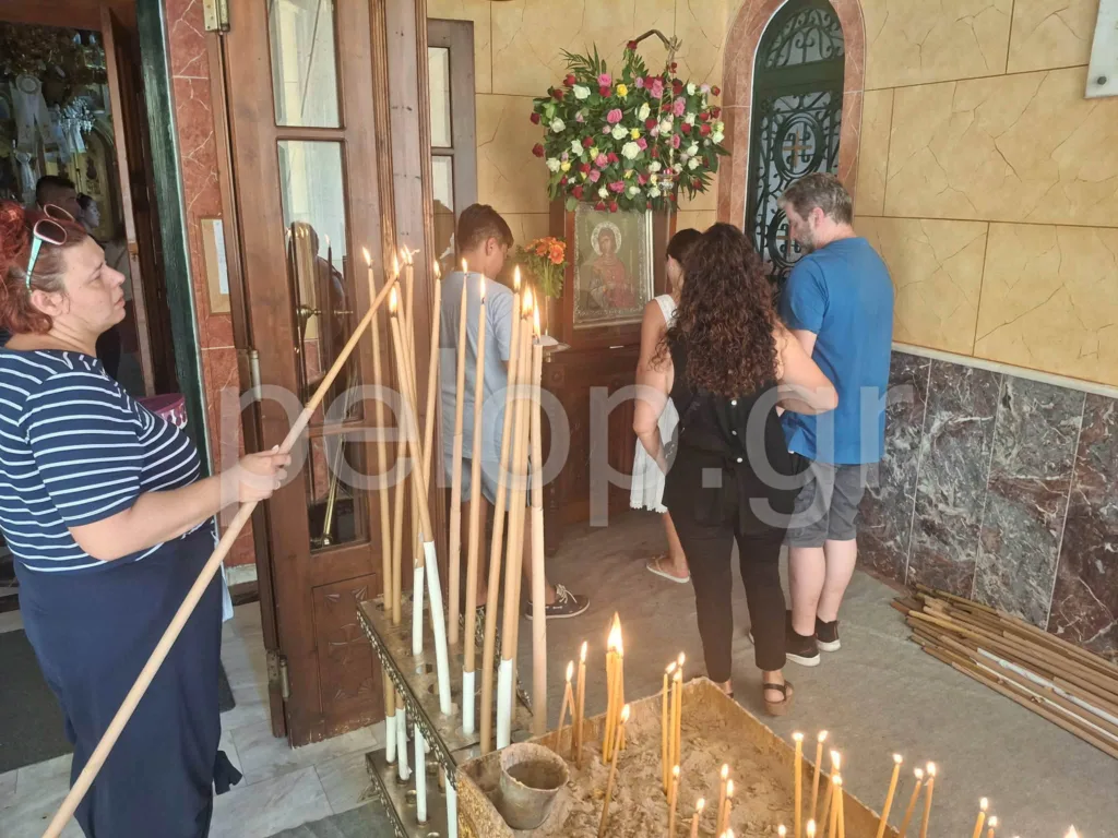 Πλήθος πιστών στον Άγιο Φανούριο στην Πάτρα – Οι φανουρόπιτες και τα τάματα για τον «Άγιο που φανερώνει» ΦΩΤΟ