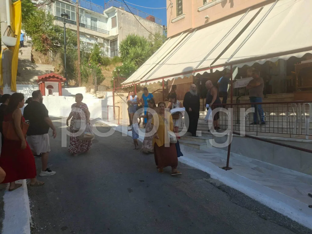Πλήθος πιστών στον Άγιο Φανούριο στην Πάτρα – Οι φανουρόπιτες και τα τάματα για τον «Άγιο που φανερώνει» ΦΩΤΟ