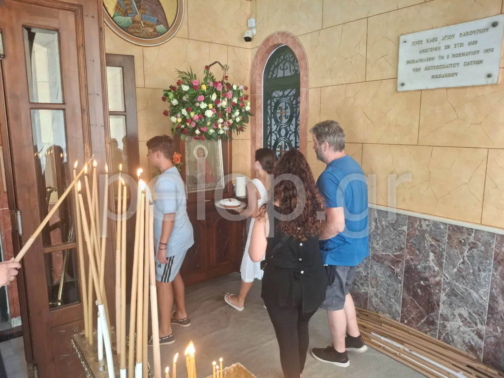Πλήθος πιστών στον Άγιο Φανούριο στην Πάτρα – Οι φανουρόπιτες και τα τάματα για τον «Άγιο που φανερώνει» ΦΩΤΟ