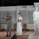 Η «Καρυάτιδα» του κλαυσίγελου: Η ανατρεπτική κωμωδία του Γιώργου Καπουτζίδη καθήλωσε το κοινό της Πάτρας ΦΩΤΟ Η «Καρυάτιδα» του κλαυσίγελου: Η ανατρεπτική κωμωδία του Γιώργου Καπουτζίδη καθήλωσε το κοινό της Πάτρας ΦΩΤΟ