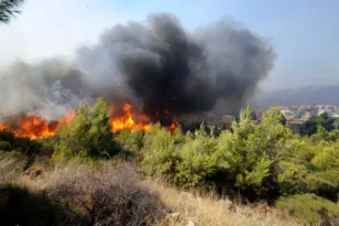 Φωτιά στο Πικέρμι: Απανθρακωμένο άτομο μέσα σε αυτοκίνητο – Ήχησε το 112