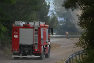Φωτιά τώρα στη Μαμουλάδα: Σπεύδουν 18 πυροσβέστες με 9 οχήματα