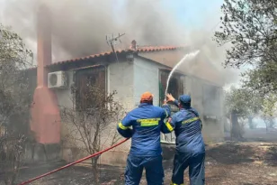 Κρατική αρωγή: Ξεκινούν οι αιτήσεις για τους πυρόπληκτους – Έως 6.000 ευρώ για επισκευές και οικοσκευή