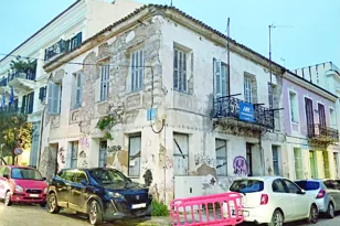 Τα 427 διατηρητέα της Πάτρας: Πώς η αρχιτεκτονική κληρονομιά της πόλης μετατρέπεται σε δημοσιο κίνδυνο ΦΩΤΟ