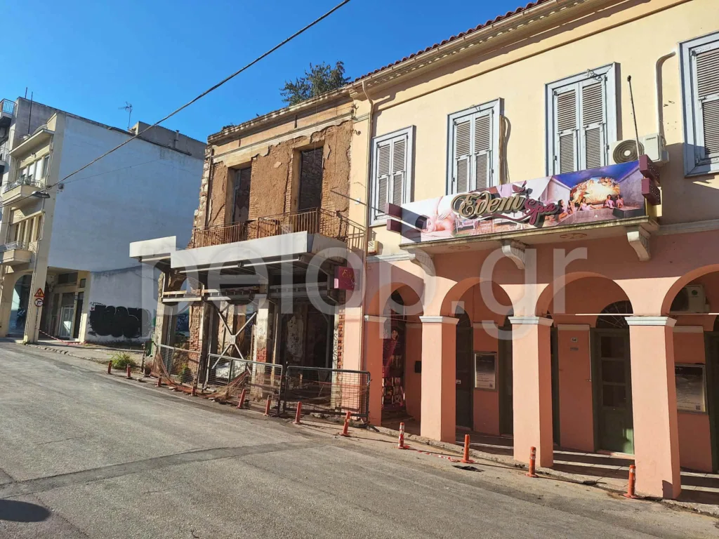 Κλειστή όλο το βράδυ η Γερμανού στην Πάτρα – Ανησυχία για τη στατικότητα του κτιρίου που πήρε φωτιά Κλειστή όλο το βράδυ η Γερμανού στην Πάτρα – Ανησυχία για τη στατικότητα του κτιρίου που πήρε φωτιά
