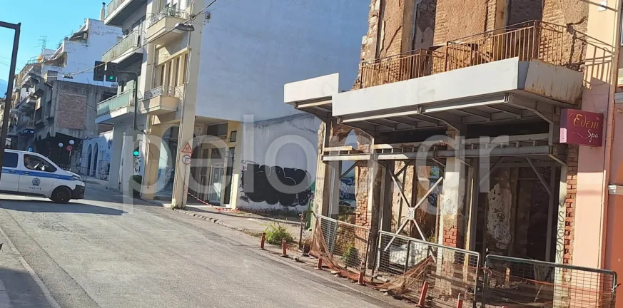 Κλειστή όλο το βράδυ η Γερμανού στην Πάτρα – Ανησυχία για τη στατικότητα του κτιρίου που πήρε φωτιά Κλειστή όλο το βράδυ η Γερμανού στην Πάτρα – Ανησυχία για τη στατικότητα του κτιρίου που πήρε φωτιά