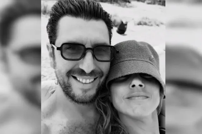 Ντορέττα Παπαδημητρίου – Γιώργος Γεροντιδάκης: Μαζί στη θάλασσα στις νέες φωτογραφίες