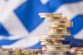 Ιδιωτικό χρέος: Ακατάσχετο 1.600 ευρώ, 72 δόσεις και προστασία κατοικίας – Οι 8 παρεμβάσεις