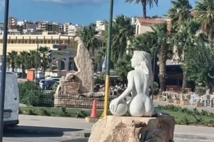 Λαύριο: Νέο γλυπτό μόλις 40 μέτρα από το μνημείο της Μακρονήσου – «Να αλλάξει θέση»
