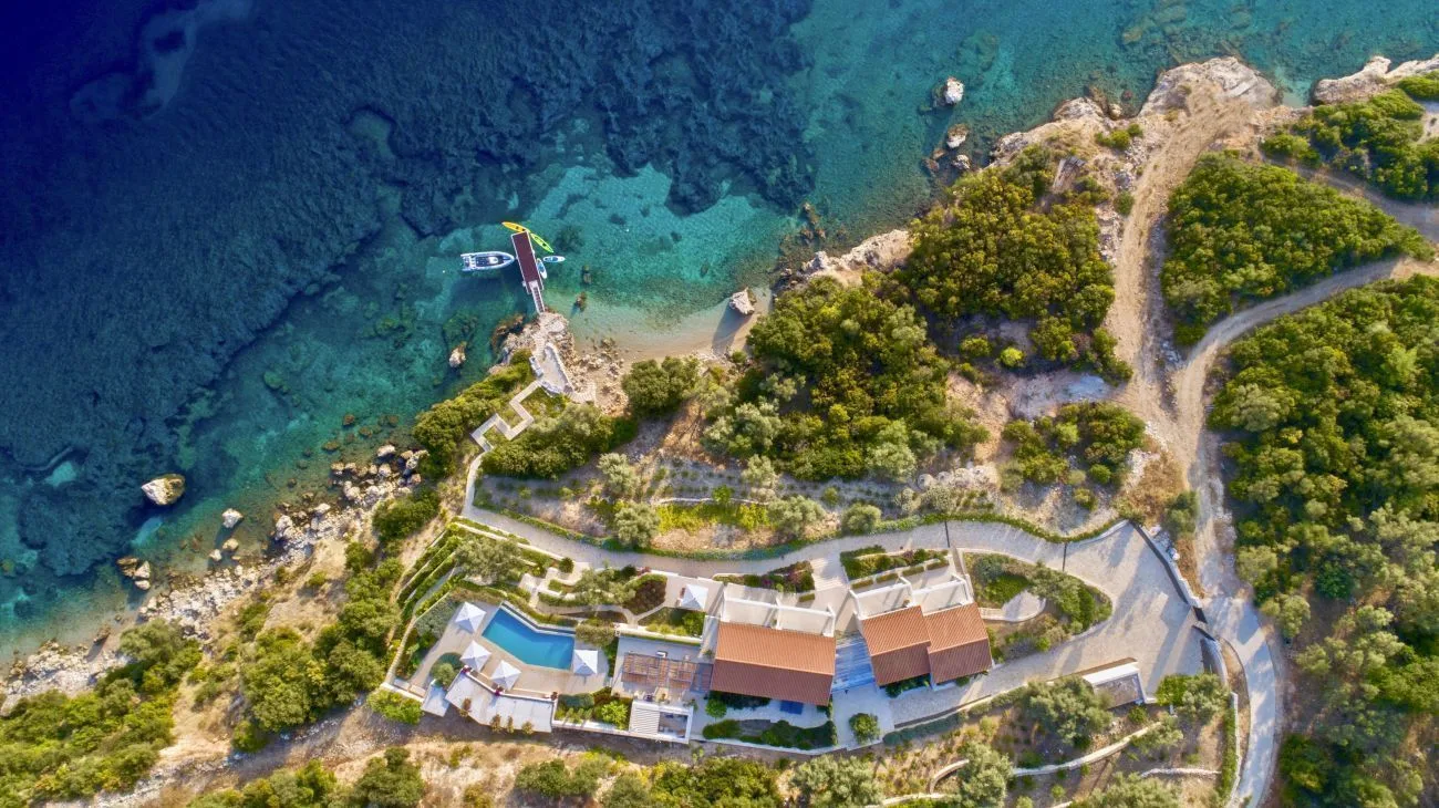 &Pi;&omicron;&lambda;&upsilon;&tau;&epsilon;&lambda;ή&sigmaf; &kappa;&alpha;&tau;&omicron;&iota;&kappa;ί&alpha; &sigma;&tau;&eta;&nu; &Alpha;&theta;&eta;&nu;&alpha;ϊ&kappa;ή &Rho;&iota;&beta;&iota;έ&rho;&alpha;, ό&pi;&omicron;&upsilon; &sigma;&upsilon;&gamma;&kappa;&epsilon;&nu;&tau;&rho;ώ&nu;&epsilon;&tau;&alpha;&iota; &tau;&omicron; &epsilon;&nu;&delta;&iota;&alpha;&phi;έ&rho;&omicron;&nu; &tau;&omega;&nu; Non-Dom &alpha;&gamma;&omicron;&rho;&alpha;&sigma;&tau;ώ&nu;
