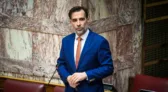 «Μου πήρε το γραφείο στη Βουλή και όταν ρώτησα πού θα κάθομαι μου είπε στις σκάλες», Χουρδάκης για Κωνσταντοπούλου