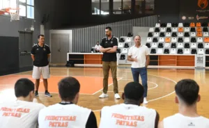 Χρήστος Μήλας στους παίκτες στην ανεπίσημη πρώτη του Προμηθέα: «Να δίνετε πάντα το 100%» Χρήστος Μήλας στους παίκτες στην ανεπίσημη πρώτη του Προμηθέα: «Να δίνετε πάντα το 100%»