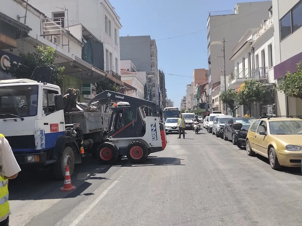 Η Πάτρα στα όρια της: Κυκλοφοριακό έμφραγμα από τα ταυτόχρονα εργοτάξια ΧΑΡΤΗΣ Η Πάτρα στα όρια της: Κυκλοφοριακό έμφραγμα από τα ταυτόχρονα εργοτάξια ΧΑΡΤΗΣ
