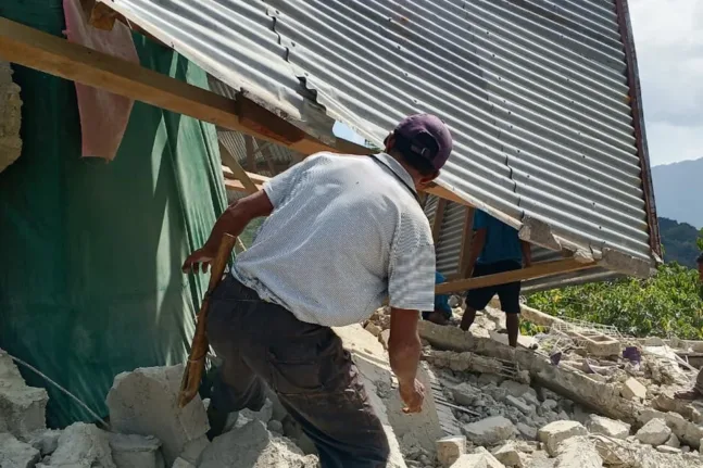 Σεισμός 7,7 στην Ινδονησία: Πέντε νεκροί στη Φλόρες – Κύματα σχεδόν ενός μέτρου ΒΙΝΤΕΟ