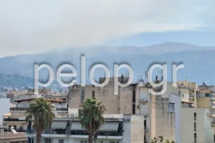 Πάτρα: Στάχτες πέφτουν στην πόλη – Ο καπνός της Αιγιάλειας έκρυψε τον ορίζοντα ΦΩΤΟ