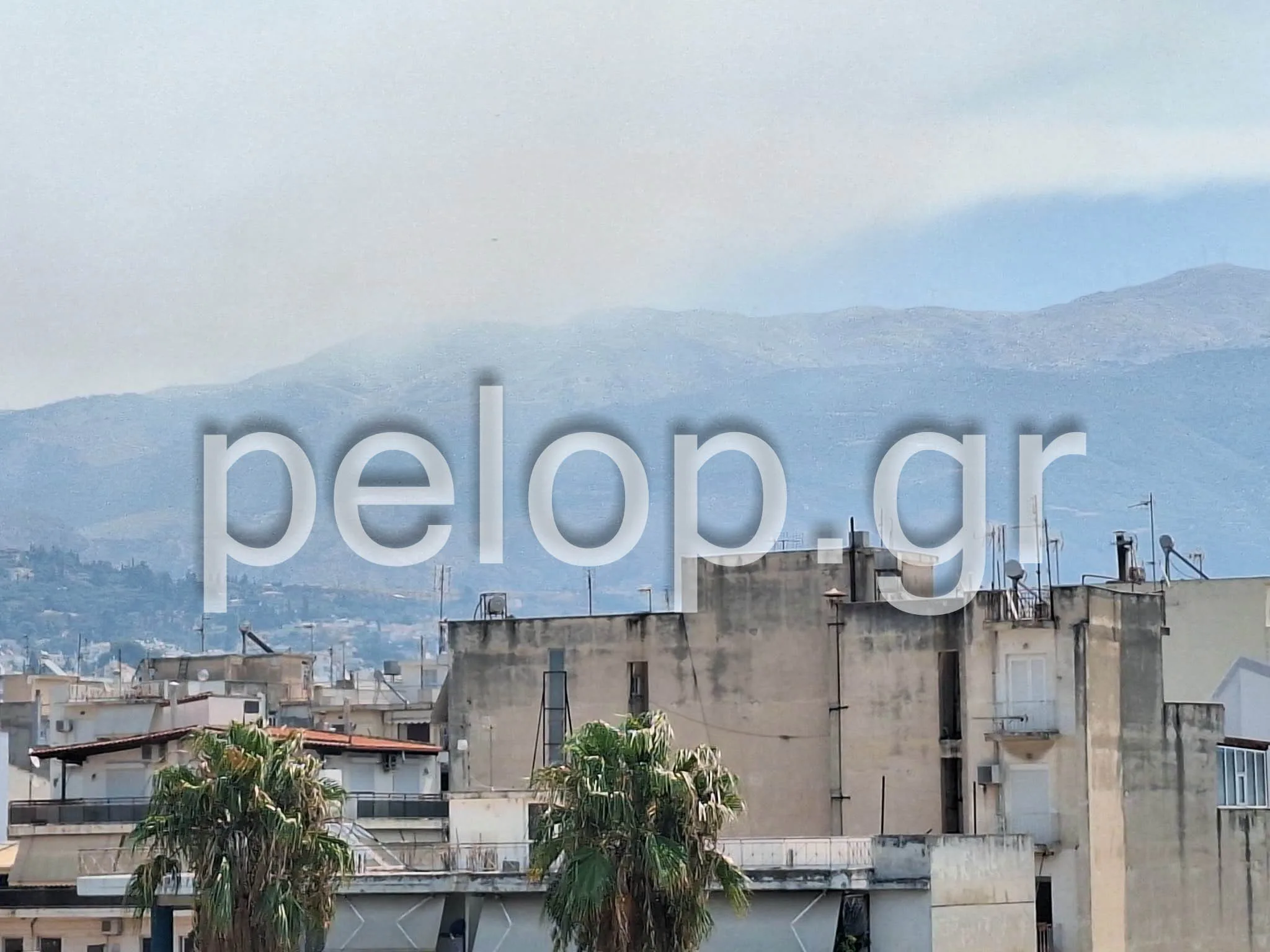 Πάτρα: Στάχτες πέφτουν στην πόλη – Ο καπνός της Αιγιάλειας έκρυψε τον ορίζοντα ΦΩΤΟ Πάτρα: Στάχτες πέφτουν στην πόλη – Ο καπνός της Αιγιάλειας έκρυψε τον ορίζοντα ΦΩΤΟ