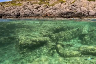 Συναγερμός στην Κάρπαθο: Απαγόρευση κολύμβησης στο Αρδάνι λόγω εντοπισμού πυρομαχικών