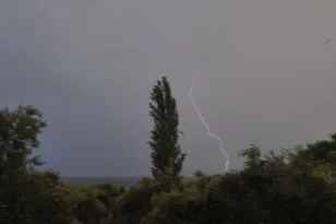 Καιρός: Πάνω από 5.000 κεραυνοί στην Ελλάδα – Πού αναμένονται καταιγίδες την Τετάρτη