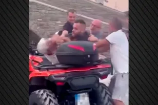 Πάρος: Άγριος καβγάς οδηγού ταξί με υπάλληλο εταιρείας ενοικίασης αυτοκινήτων για μια θέση πάρκινγκ – ΒΙΝΤΕΟ