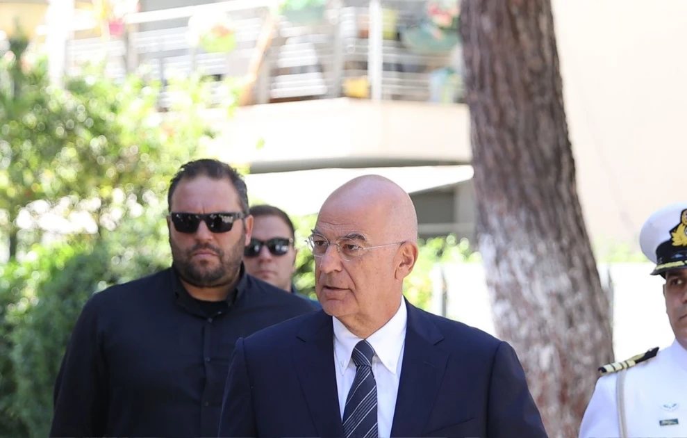 Στέλιος Ράμφος: Συγκίνηση στο τελευταίο «αντίο» – Πλήθος κόσμου στο Χαλάνδρι Στέλιος Ράμφος: Συγκίνηση στο τελευταίο «αντίο» – Πλήθος κόσμου στο Χαλάνδρι