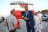 Στο λιμάνι του Πειραιά ο Βασίλης Κικίλιας: «Η τουριστική περίοδος συνεχίζεται»