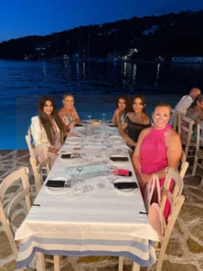 Κίμπερλι Γκιλφόιλ: Οργώνει το Ιόνιο με τη Lamborghini των θαλασσών! Κίμπερλι Γκιλφόιλ: Οργώνει το Ιόνιο με τη Lamborghini των θαλασσών!