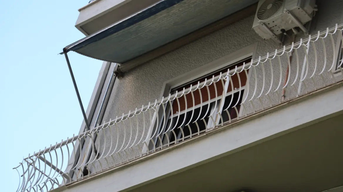 Κυψέλη: Εγκληματική ενέργεια ο θάνατος του βρέφους – Πάνω από 10 τραύματα από μαχαίρι