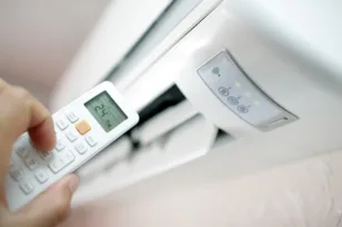Το λάθος στη χρήση κλιματιστικών που ρίχνει κατακόρυφα, έως και 50%, την απόδοσή τους και αυξάνει τον λογαριασμό