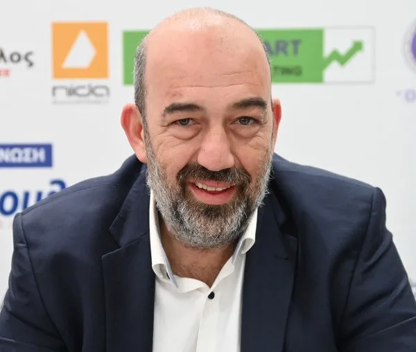 &Pi;&Alpha;&Sigma;&Omicron;&Kappa;: &Omicron; &Gamma;. &Kappa;&omicron;&lambda;&lambda;&iota;ό&pi;&omicron;&upsilon;&lambda;&omicron;&sigmaf; &rho;ί&chi;&nu;&epsilon;&iota; &tau;&omicron; &gamma;ά&nu;&tau;&iota; &sigma;&epsilon; &sigma;&upsilon;&nu;&tau;&rho;ό&phi;&omicron;&upsilon;&sigmaf; &tau;&omicron;&upsilon;, &tau;&iota; &zeta;&eta;&tau;ά &gamma;&iota;&alpha; &tau;&omicron; &psi;&eta;&phi;&omicron;&delta;έ&lambda;&tau;&iota;&omicron;
