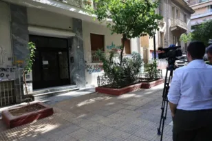 Θρίλερ με το νεκρό βρέφος στην Κυψέλη: Τι βρήκαν οι αστυνομικοί στο «σπίτι του τρόμου»