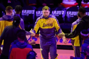 Οι Lakers αλλάζουν χέρια για πάνω από 12 δισ. δολάρια – Νέο ρεκόρ στην ιστορία του αθλητισμού